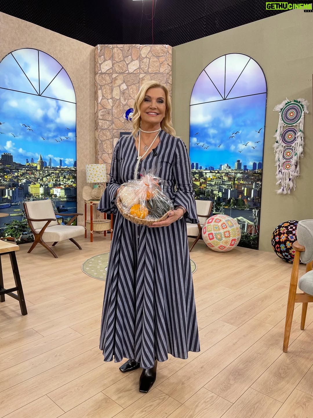 Derya Baykal - 11K Likes - Hayata dair ne varsa, hepsi burada…
Biraz sohbet, biraz el emeği, biraz gülümseme 💛

Her bölümde birbirinden güzel konuklarla, yaşamın küçük ama anlamlı detaylarına dokunuyoruz.

Kimi zaman mutfakta, kimi zaman atölyede, kimi zaman kalbimizde…
Her zamanki gibi: samimiyetle, içtenlikle, birlikte. 🙏❤️💐 

@deryabaykalilehayatadair
@tytturk 
#reklam