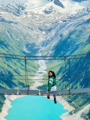 Deveshwari Negi Instagram - Hanging in the heart of the Alps šļø š¦š¹
.
.
.
#olpererhütte #innsbruckaustria #olpererhütte2389m #austria #austriaš¦š¹ #pahaadi_soul #hiking #hike #pic #picture #picstitch #pictureoftheday #potd #ootd #pictures #pics #travel #travelling #travelholic #traveller #travelbloggers #austriagram #nature #natural #mountains #innsbruck #outdoors #outfits #summers #europeansummer