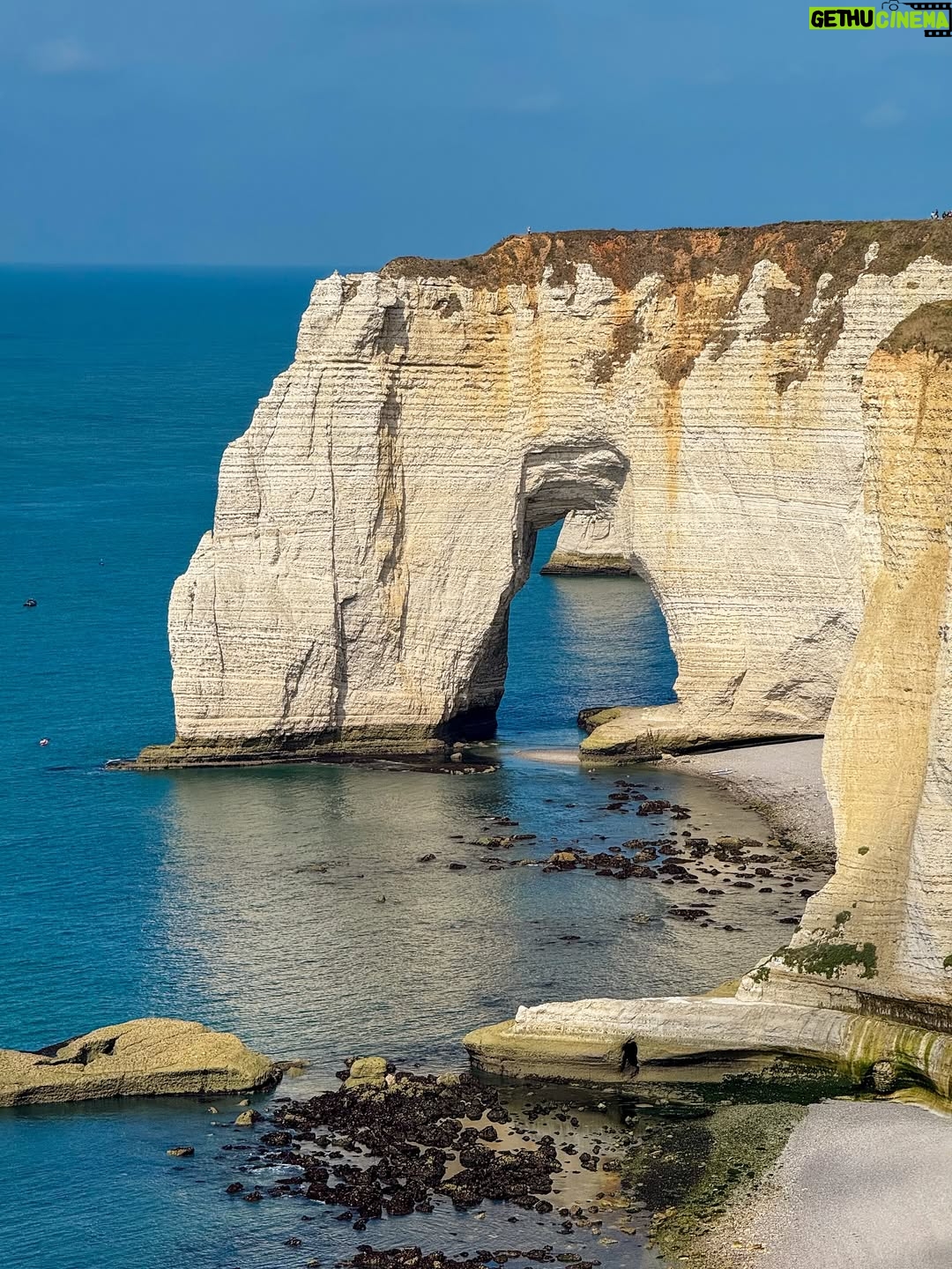 Deveshwari Negi - 1.8K Likes - Some days you just need a view like this 😊
.
.
.
#étretat #etretat #france #normandy #normandyfrance #beautifuldestinations #pahaadi_soul #indianineurope #travelblogger #europe #france🇫🇷 #travelling #travellers #tips #tipsandtricks #paris #parisfrance #francetourisme #fyp #explore #normandymylove #potd #pics #pictureoftheday #picstitch #picture #picoftheweek #picooftheday