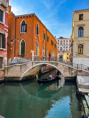 Deveshwari Negi Instagram - Venice feels like a dream but khuda jaane,maybe Iām living one.⨠š¶
& Iām here for itā¦. Every. Single. Frame. šø
.
.
.
.
#khudajaane #bachnaaehaseeno #venice #veniceš®š¹ #venezia #italy #italia #veniceitaly #venicecanals #bollywoodsong #bollywood #italyš®š¹ #pahaadi_soul #vacay #vacations #ranbirkapoor #ranbirdeepika #deepikapadukone #travelblogger #pics #pictures #potd #picture #picstitch #pictureoftheday #picofthedays #instapic #instamood