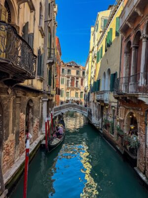 Deveshwari Negi Instagram - Venice feels like a dream but khuda jaane,maybe Iām living one.⨠š¶
& Iām here for itā¦. Every. Single. Frame. šø
.
.
.
.
#khudajaane #bachnaaehaseeno #venice #veniceš®š¹ #venezia #italy #italia #veniceitaly #venicecanals #bollywoodsong #bollywood #italyš®š¹ #pahaadi_soul #vacay #vacations #ranbirkapoor #ranbirdeepika #deepikapadukone #travelblogger #pics #pictures #potd #picture #picstitch #pictureoftheday #picofthedays #instapic #instamood