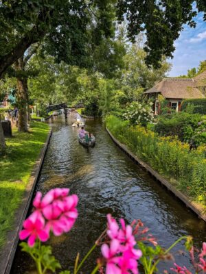 Deveshwari Negi Instagram - Am I in a living postcard or is this just Giethoorn? šæš¤
.
.
.
#giethoorn #giethoornš³š± #netherland #netherlands #holland #hollandš³š± #netherlandsš³š± #pic #pictures #pictureoftheday #potd #ootd #fairytale #fairytalevibes #europe #dutch #pictoftheday #picstitch #picofthedays #fairytalevillage #pahaadi_soul #travelblogger #indianinbelgium #indianineurope #europe_greatshots #mustvisit #hiddengem #picture