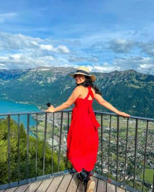 Deveshwari Negi Instagram - Caught a rare sighting of the femme side š
All in for Swiss šØš & Bollywood magic āØ
.
.
.
#pic #interlaken #interlakenswitzerlandšØš #switzerland #switzerland_vacations #switzerland_destinations #thun #europetravel #summer #summertrip #europesummer #pahaadi_soul #steamtrain #harderkulm #brienz #brienzersee #indianineurope #travelblogger #pictureoftheday #pictures