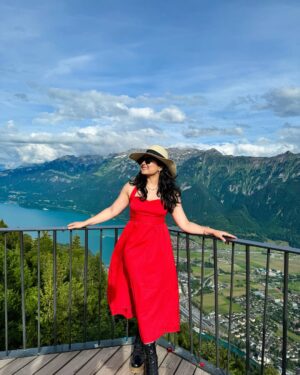 Deveshwari Negi Instagram - Caught a rare sighting of the femme side š
All in for Swiss šØš & Bollywood magic āØ
.
.
.
#pic #interlaken #interlakenswitzerlandšØš #switzerland #switzerland_vacations #switzerland_destinations #thun #europetravel #summer #summertrip #europesummer #pahaadi_soul #steamtrain #harderkulm #brienz #brienzersee #indianineurope #travelblogger #pictureoftheday #pictures