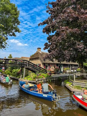 Deveshwari Negi Instagram - Am I in a living postcard or is this just Giethoorn? šæš¤
.
.
.
#giethoorn #giethoornš³š± #netherland #netherlands #holland #hollandš³š± #netherlandsš³š± #pic #pictures #pictureoftheday #potd #ootd #fairytale #fairytalevibes #europe #dutch #pictoftheday #picstitch #picofthedays #fairytalevillage #pahaadi_soul #travelblogger #indianinbelgium #indianineurope #europe_greatshots #mustvisit #hiddengem #picture