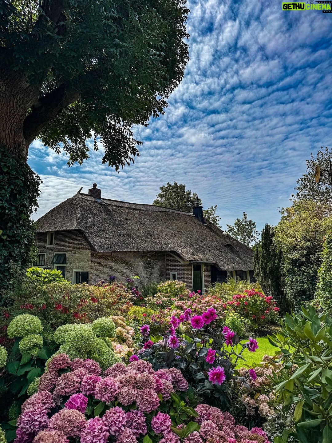 Deveshwari Negi - 6.2K Likes - Am I in a living postcard or is this just Giethoorn? 🌿🚤
.
.
.
#giethoorn #giethoorn🇳🇱 #netherland #netherlands #holland #holland🇳🇱 #netherlands🇳🇱 #pic #pictures #pictureoftheday #potd #ootd #fairytale #fairytalevibes #europe #dutch #pictoftheday #picstitch #picofthedays #fairytalevillage #pahaadi_soul #travelblogger #indianinbelgium #indianineurope #europe_greatshots #mustvisit #hiddengem #picture