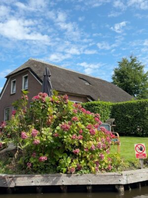 Deveshwari Negi Instagram - Am I in a living postcard or is this just Giethoorn? šæš¤
.
.
.
#giethoorn #giethoornš³š± #netherland #netherlands #holland #hollandš³š± #netherlandsš³š± #pic #pictures #pictureoftheday #potd #ootd #fairytale #fairytalevibes #europe #dutch #pictoftheday #picstitch #picofthedays #fairytalevillage #pahaadi_soul #travelblogger #indianinbelgium #indianineurope #europe_greatshots #mustvisit #hiddengem #picture