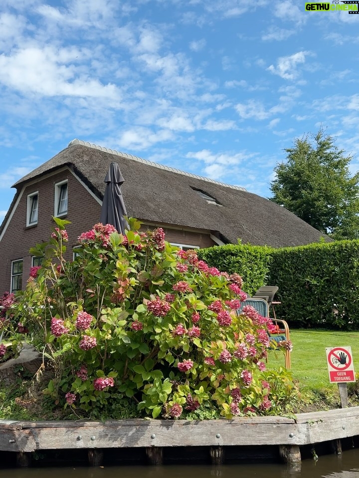 Deveshwari Negi - 6.2K Likes - Am I in a living postcard or is this just Giethoorn? 🌿🚤
.
.
.
#giethoorn #giethoorn🇳🇱 #netherland #netherlands #holland #holland🇳🇱 #netherlands🇳🇱 #pic #pictures #pictureoftheday #potd #ootd #fairytale #fairytalevibes #europe #dutch #pictoftheday #picstitch #picofthedays #fairytalevillage #pahaadi_soul #travelblogger #indianinbelgium #indianineurope #europe_greatshots #mustvisit #hiddengem #picture