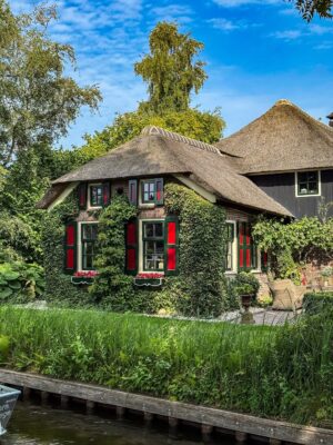 Deveshwari Negi Instagram - Am I in a living postcard or is this just Giethoorn? šæš¤
.
.
.
#giethoorn #giethoornš³š± #netherland #netherlands #holland #hollandš³š± #netherlandsš³š± #pic #pictures #pictureoftheday #potd #ootd #fairytale #fairytalevibes #europe #dutch #pictoftheday #picstitch #picofthedays #fairytalevillage #pahaadi_soul #travelblogger #indianinbelgium #indianineurope #europe_greatshots #mustvisit #hiddengem #picture