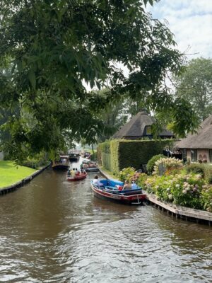 Deveshwari Negi Instagram - Am I in a living postcard or is this just Giethoorn? šæš¤
.
.
.
#giethoorn #giethoornš³š± #netherland #netherlands #holland #hollandš³š± #netherlandsš³š± #pic #pictures #pictureoftheday #potd #ootd #fairytale #fairytalevibes #europe #dutch #pictoftheday #picstitch #picofthedays #fairytalevillage #pahaadi_soul #travelblogger #indianinbelgium #indianineurope #europe_greatshots #mustvisit #hiddengem #picture