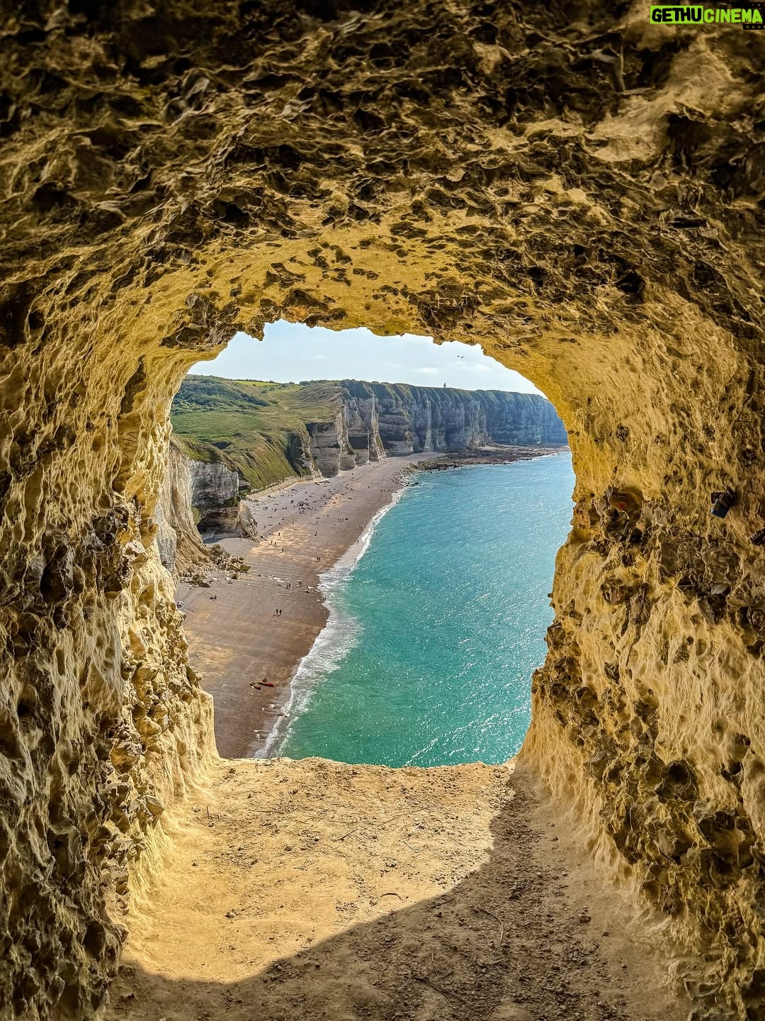 Deveshwari Negi - 1.8K Likes - Some days you just need a view like this 😊
.
.
.
#étretat #etretat #france #normandy #normandyfrance #beautifuldestinations #pahaadi_soul #indianineurope #travelblogger #europe #france🇫🇷 #travelling #travellers #tips #tipsandtricks #paris #parisfrance #francetourisme #fyp #explore #normandymylove #potd #pics #pictureoftheday #picstitch #picture #picoftheweek #picooftheday