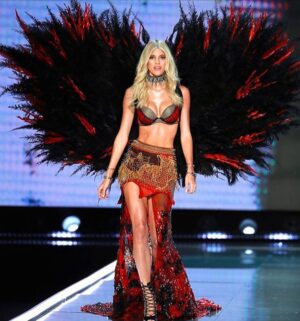 Devon Windsor Instagram - Wishing all the girlies good luck tonight! 💕✨ #VSfashionshow