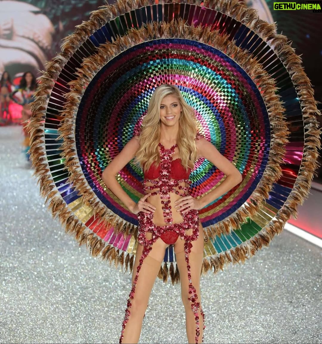 Devon Windsor - 19.6K Likes - Wishing all the girlies good luck tonight! 💕✨ #VSfashionshow