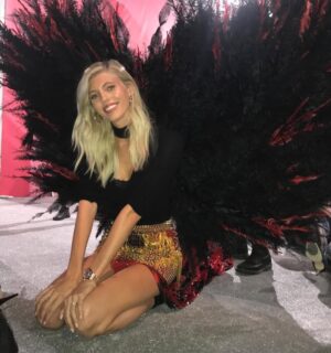 Devon Windsor Instagram - Wishing all the girlies good luck tonight! 💕✨ #VSfashionshow