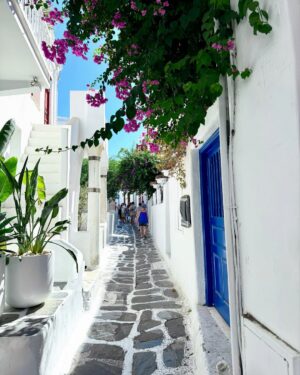 Dhairya Sandhyana Instagram - Streets of Mykonos💙🩵🤍