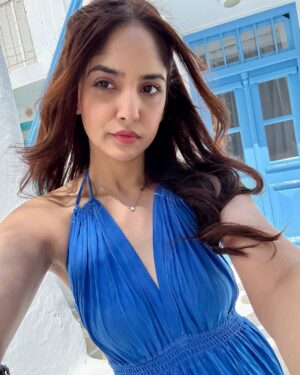 Dhairya Sandhyana Instagram - Streets of Mykonos💙🩵🤍