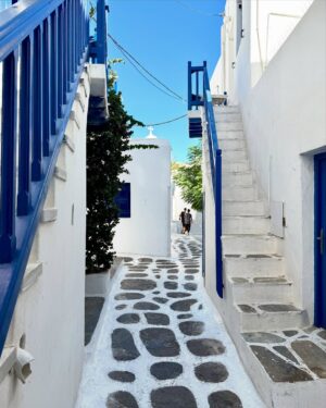 Dhairya Sandhyana Instagram - Streets of Mykonos💙🩵🤍