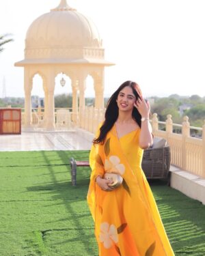 Dhairya Sandhyana Instagram - 💛🕊️