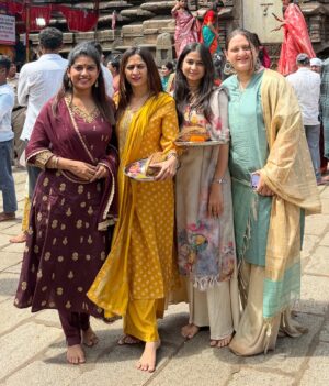 Dhamnashree Kadgaonkar Instagram - आई अंबाबाई लक्ष असू दे ...

#dhanashrikadgaonkar #sujal #kolhapur #aaiambabai #mahalakshmiblessings🙏🏻 

Thank u @aishwarya_4005