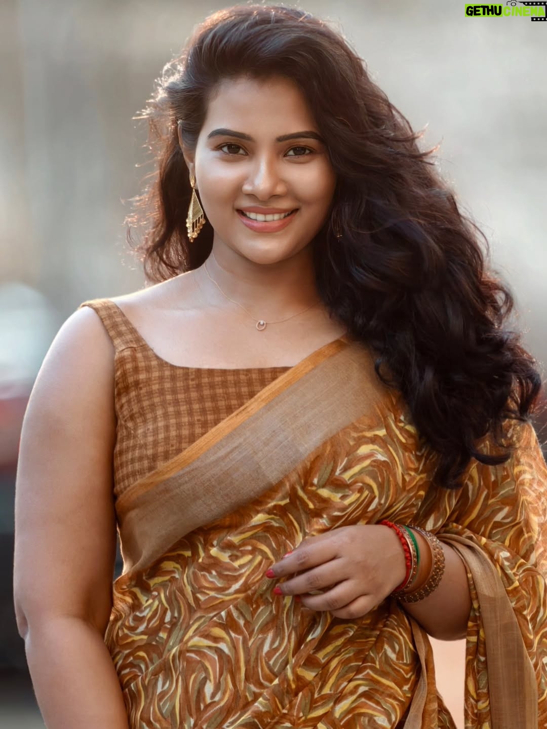 Dhivya Duraisamy - 106.7K Likes - PC @prj4987 
Blouse @askcouture.7