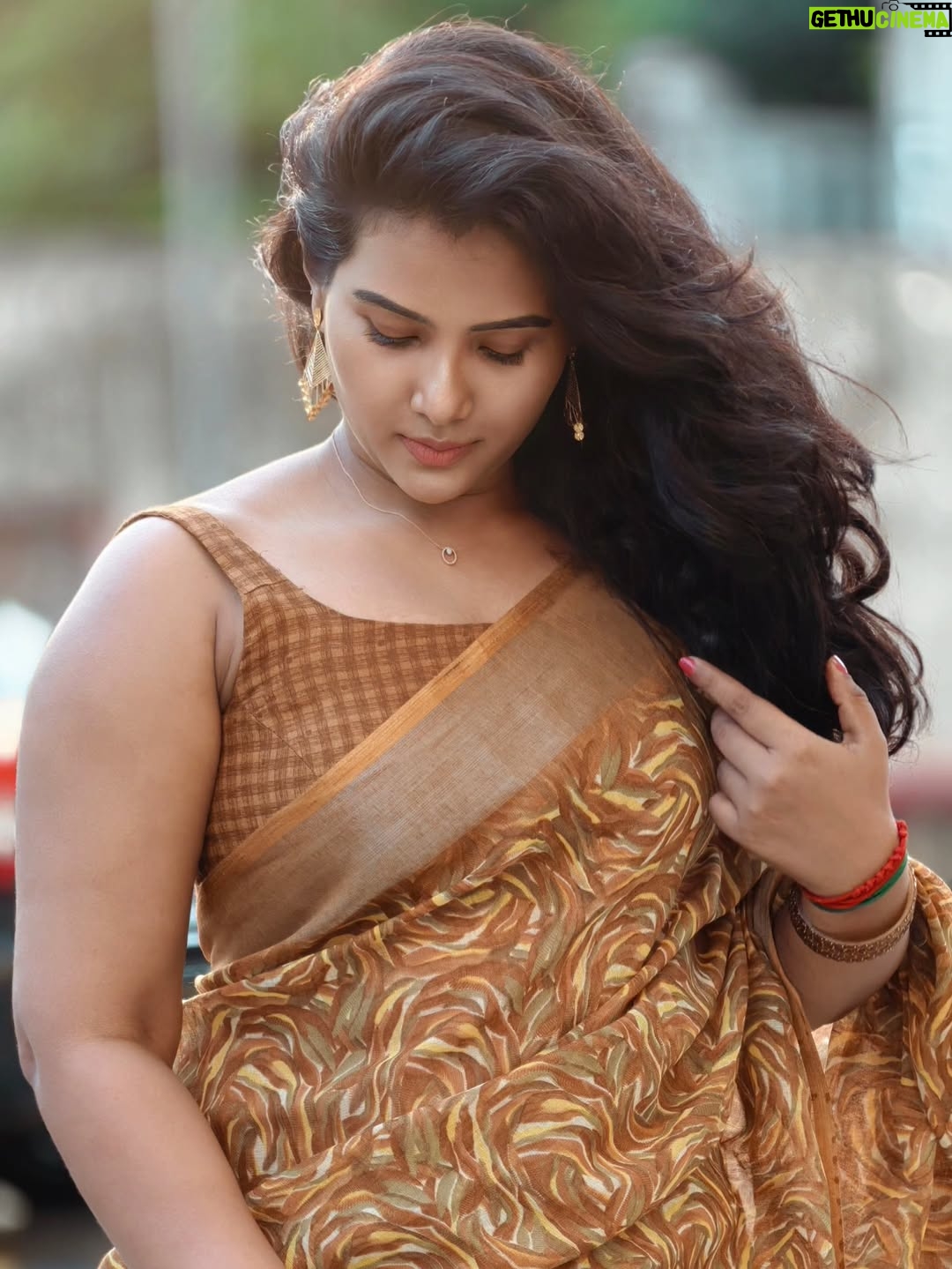 Dhivya Duraisamy - 106.7K Likes - PC @prj4987 
Blouse @askcouture.7