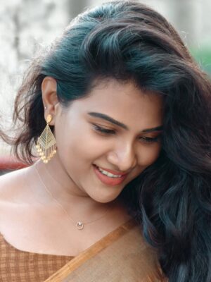 Dhivya Duraisamy Instagram - PC @prj4987 
Blouse @askcouture.7