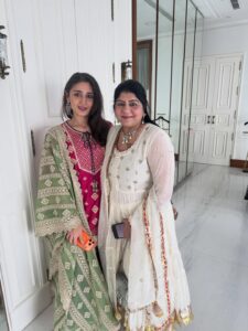 Singer Dhvani Bhanushali HD Photos and Wallpapers October 2025