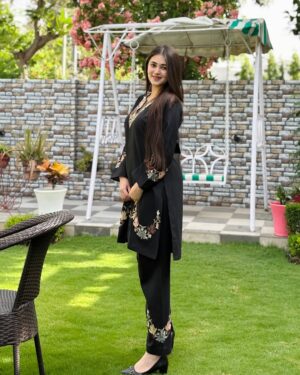 Dhwani Gupta Instagram - Kashmiri fits š¤š»
Wearing @kashmiroriginofficial šŖ·
#explore #explorepage #foryou #foryoupage #fyp #trending #trendingnow #viral #virelpost #kashmir #kashmiri #kashmirioutfit #jammu #jammudiaries #jammucity #jammugirl
Suits, coord sets, Kashmiri outfits, Jammu, ethnic wear, kashmiri suits, traditional