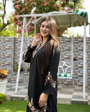 Dhwani Gupta Instagram - Kashmiri fits š¤š»
Wearing @kashmiroriginofficial šŖ·
#explore #explorepage #foryou #foryoupage #fyp #trending #trendingnow #viral #virelpost #kashmir #kashmiri #kashmirioutfit #jammu #jammudiaries #jammucity #jammugirl
Suits, coord sets, Kashmiri outfits, Jammu, ethnic wear, kashmiri suits, traditional