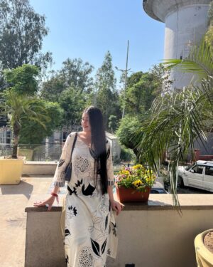 Dhwani Gupta Instagram - A day out with @__e.s.h.i.t.a__13 🫶🏻 buying romantic novels and cute dairies 🫠

#explore #explorepage #foryou #foryoupage #fyp 

[love, friendship, dayout, novels, diary, fashion, lifestyle, jammu, books]