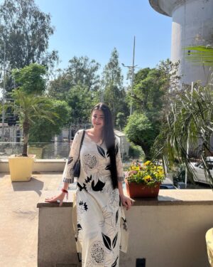 Dhwani Gupta Instagram - A day out with @__e.s.h.i.t.a__13 🫶🏻 buying romantic novels and cute dairies 🫠

#explore #explorepage #foryou #foryoupage #fyp 

[love, friendship, dayout, novels, diary, fashion, lifestyle, jammu, books]
