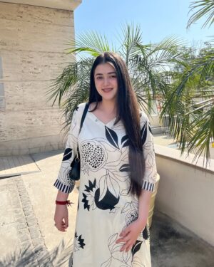 Dhwani Gupta Instagram - A day out with @__e.s.h.i.t.a__13 🫶🏻 buying romantic novels and cute dairies 🫠

#explore #explorepage #foryou #foryoupage #fyp 

[love, friendship, dayout, novels, diary, fashion, lifestyle, jammu, books]