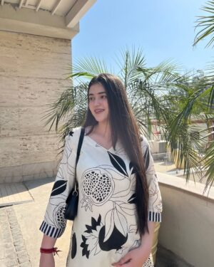 Dhwani Gupta Instagram - A day out with @__e.s.h.i.t.a__13 🫶🏻 buying romantic novels and cute dairies 🫠

#explore #explorepage #foryou #foryoupage #fyp 

[love, friendship, dayout, novels, diary, fashion, lifestyle, jammu, books]