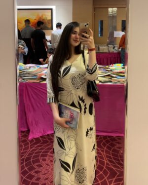 Dhwani Gupta Instagram - A day out with @__e.s.h.i.t.a__13 🫶🏻 buying romantic novels and cute dairies 🫠

#explore #explorepage #foryou #foryoupage #fyp 

[love, friendship, dayout, novels, diary, fashion, lifestyle, jammu, books]