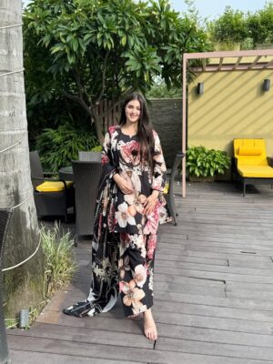 Dhwani Gupta Instagram - Wearing this beautiful outfit from @womancart.in š¤š»āØ
Itās the perfect blend of modern and elegant design š«¶š»
#explore #explorepage #foryou #fyp #trending #postoftheday #ootd
Suits, coord sets, outfits, Jammu, Jammu girl, elegance, fashion, lifestyle, ootd, fashion inspo