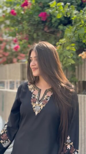 Dhwani Gupta Instagram - Elegance that stands out š¤š»šŖ·
Wearing @kashmiroriginofficial
#explore #explorepage #foryou #fypage #fyp #trending #viral #jammu #jammugirl #suits
Suits, coord sets, traditional, ethnic, fits, kashmiri suits, Jammu, Kashmir, Jammu girl