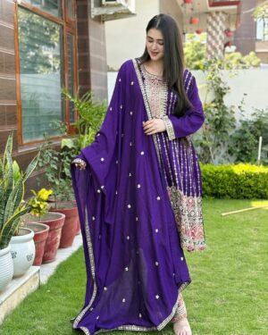 Dhwani Gupta Instagram - Suits and me - A love story š¤š»
#explore #explorepage #foryou #fyp #traditional #suits #desilook #ethnic #jammugirl
Suits, traditional wear, ethnic wear, Jammu boutique, Jammu girl, Indian looks, Indian outfits