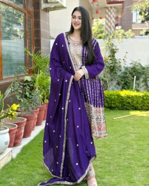 Dhwani Gupta Instagram - Suits and me - A love story š¤š»
#explore #explorepage #foryou #fyp #traditional #suits #desilook #ethnic #jammugirl
Suits, traditional wear, ethnic wear, Jammu boutique, Jammu girl, Indian looks, Indian outfits