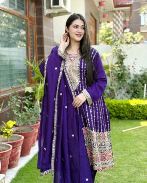 Dhwani Gupta Instagram - Suits and me - A love story š¤š»
#explore #explorepage #foryou #fyp #traditional #suits #desilook #ethnic #jammugirl
Suits, traditional wear, ethnic wear, Jammu boutique, Jammu girl, Indian looks, Indian outfits