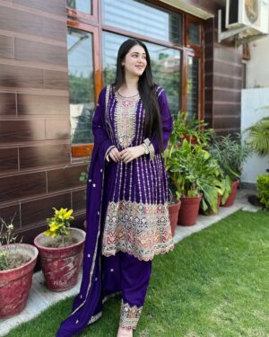 Dhwani Gupta Instagram - Suits and me - A love story š¤š»
#explore #explorepage #foryou #fyp #traditional #suits #desilook #ethnic #jammugirl
Suits, traditional wear, ethnic wear, Jammu boutique, Jammu girl, Indian looks, Indian outfits