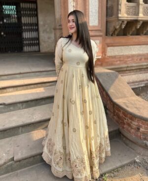 Dhwani Gupta Instagram - šāØš¦¢
Wearing @idaho_o
#explore #explorepage #foryou #fypage #fyp
Suits, Traditional suits, Ethnic, Anarkali, Fashion, Elegance, Jammu girl, Jammu city