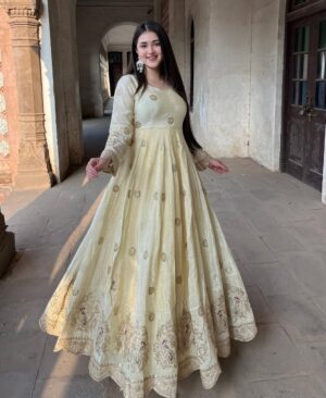 Dhwani Gupta Instagram - šāØš¦¢
Wearing @idaho_o
#explore #explorepage #foryou #fypage #fyp
Suits, Traditional suits, Ethnic, Anarkali, Fashion, Elegance, Jammu girl, Jammu city