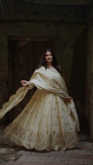 Dhwani Gupta Instagram - Ishq sufiyana 🌙🦢🪬

Shot by @_milindverma 

#trending #explore #explorepage #foryou #foryoupage #fyp #viral #viralvideos #viralreels #jammu #jammugirl #mubarakmandi #mubarakmandipalace 

[Shoots, Jammu, Jammu Girl, Jammu locations, Streets of Jammu, Traditional, Ethnic, Suits]