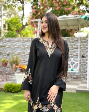 Dhwani Gupta Instagram - Kashmiri fits š¤š»
Wearing @kashmiroriginofficial šŖ·
#explore #explorepage #foryou #foryoupage #fyp #trending #trendingnow #viral #virelpost #kashmir #kashmiri #kashmirioutfit #jammu #jammudiaries #jammucity #jammugirl
Suits, coord sets, Kashmiri outfits, Jammu, ethnic wear, kashmiri suits, traditional