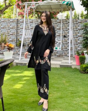 Dhwani Gupta Instagram - Kashmiri fits š¤š»
Wearing @kashmiroriginofficial šŖ·
#explore #explorepage #foryou #foryoupage #fyp #trending #trendingnow #viral #virelpost #kashmir #kashmiri #kashmirioutfit #jammu #jammudiaries #jammucity #jammugirl
Suits, coord sets, Kashmiri outfits, Jammu, ethnic wear, kashmiri suits, traditional