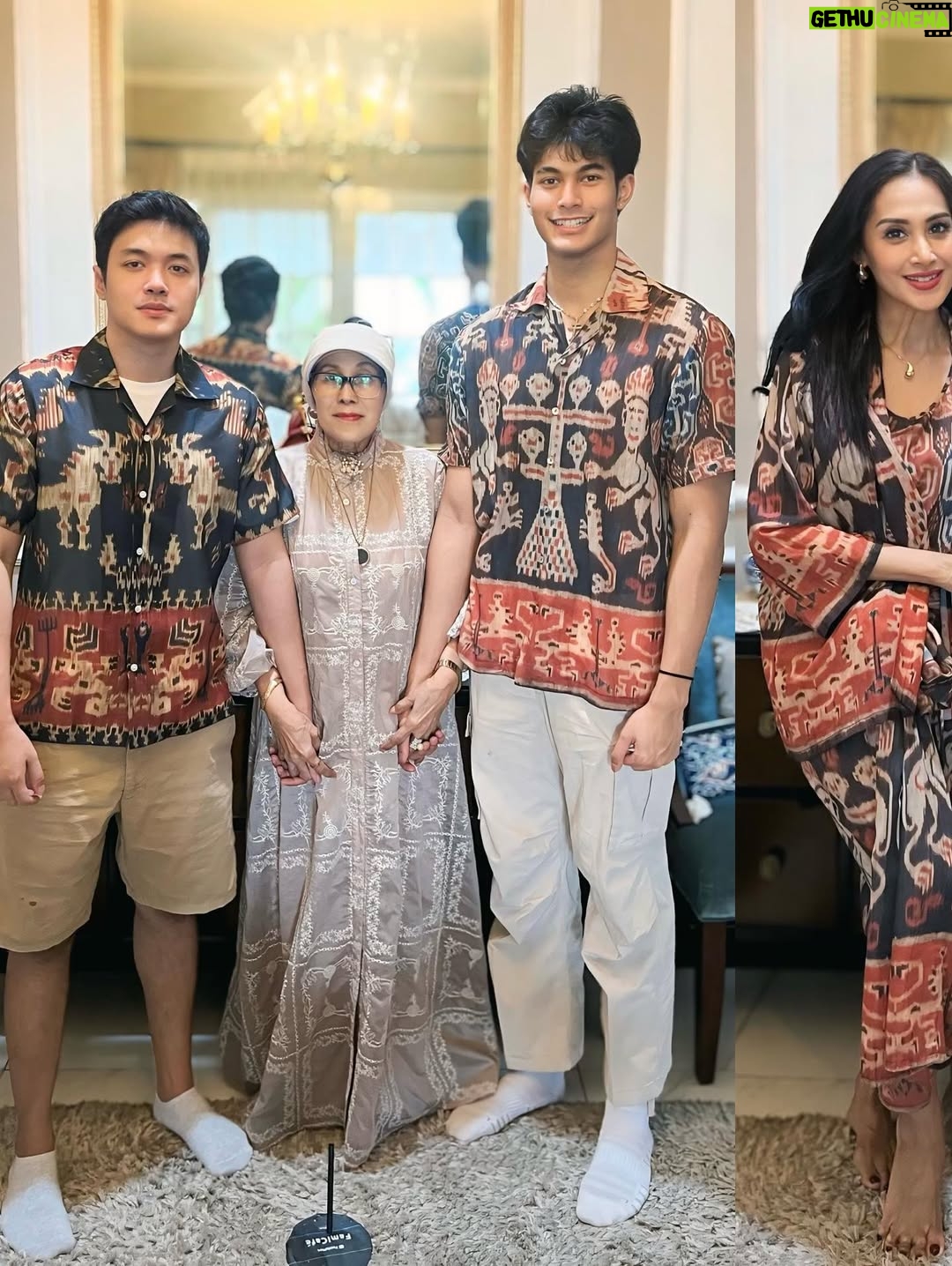 Diah Permatasari - 3.3K Likes - Sugeng ambal warso Ke 77 th mom😘
mugi Gusti Allah tansah 
paringi berkah kesarasan, kebingahan lan panjang yuswo.
31 Agustus 2025🎂,
Hari ini Syukuran Hari kelahiran mama ku❤️
Berkumpul dgn Anak2, menantu, cucu& cicit..
Dlm suasana keprihatinan &kesederhanaan namun tetap bersyukur masyaAllah ,
Mama ku di berikan kesehatan yg baik.. 🙏🏻Alhamdulillah
•
Smoga Mama Panjang umur  Sehat walafiat selalu .. 🎉🎉
Bahagia sejahtera dan senantiasa dalam lindungan Allah SWT.. Aamiin .. 🤲 I Love you mom❤️