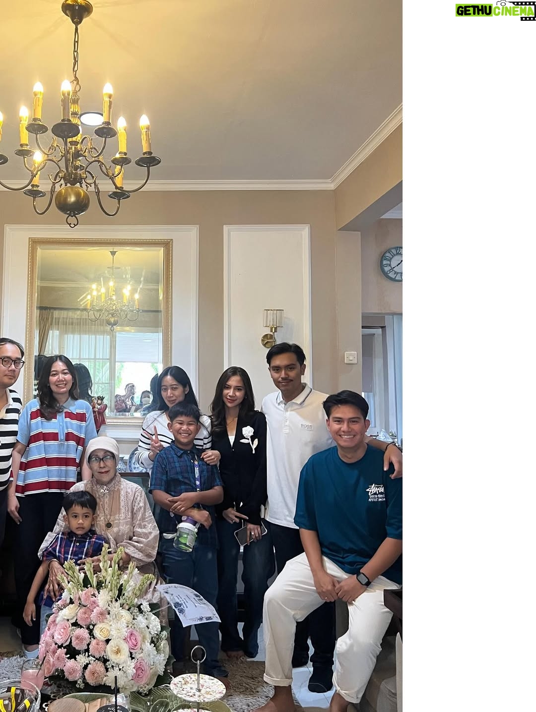 Diah Permatasari - 3.3K Likes - Sugeng ambal warso Ke 77 th mom😘
mugi Gusti Allah tansah 
paringi berkah kesarasan, kebingahan lan panjang yuswo.
31 Agustus 2025🎂,
Hari ini Syukuran Hari kelahiran mama ku❤️
Berkumpul dgn Anak2, menantu, cucu& cicit..
Dlm suasana keprihatinan &kesederhanaan namun tetap bersyukur masyaAllah ,
Mama ku di berikan kesehatan yg baik.. 🙏🏻Alhamdulillah
•
Smoga Mama Panjang umur  Sehat walafiat selalu .. 🎉🎉
Bahagia sejahtera dan senantiasa dalam lindungan Allah SWT.. Aamiin .. 🤲 I Love you mom❤️
