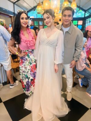 Diah Permatasari Instagram - Congrats to Billy &Vika💙💙
•
For the Gender reveal party🎈🎈🎈
Its A Boy!! Yaaaayyyy!!👶🏻💙
•
Doa terbaik untuk Billy,Vika dan baby boy 👶🏻💙
"Semoga Allah memberikan kelancaran dan keselamatan pada proses persalinanmu," "Barakallahu laka fi al-maulud, semoga anakmu menjadi berkah yang penuh kebaikan," dan "Kami doakan semoga Allah senantiasa melindungi dan memberikan kekuatan, kesehatan utk papa billy,mama vika& baby “🙏🏻👶🏻💙