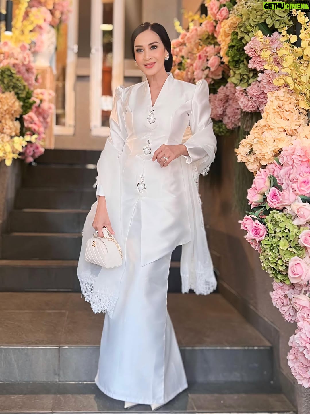 Diah Permatasari - 1.6K Likes - Tidak ada keindahan yang lebih mempesona daripada ketulusan hati seseorang,
Jangan pernah ragu untuk menjadi baik karena ketulusan hati tidak akan pernah sia-sia…
Maka dari itu,
Hiduplah dengan ketulusan hati maka setiap langkahmu akan dipenuhi dengan cahaya🤍🤍🤍✨🌟💥