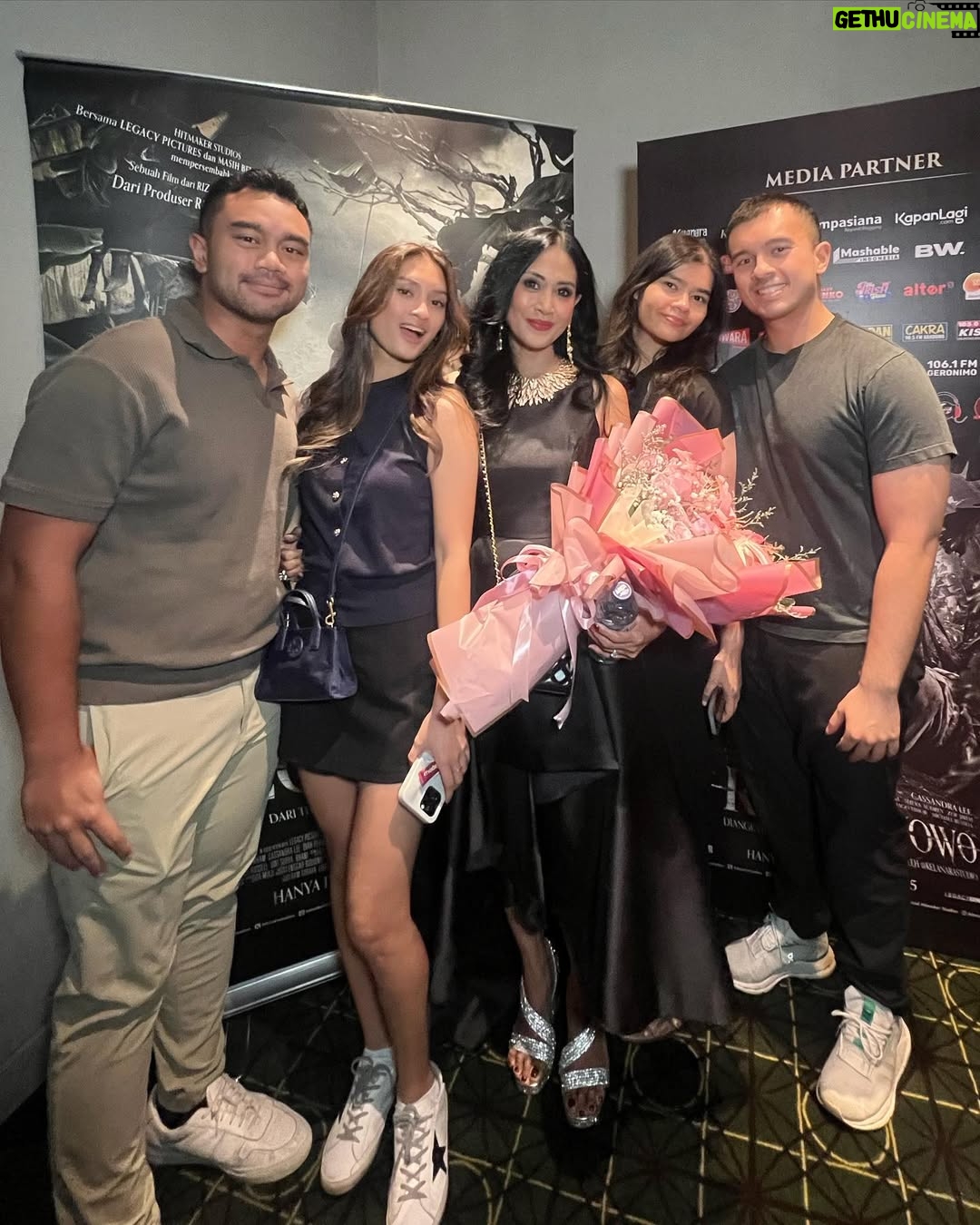 Diah Permatasari - 1.5K Likes - A GALA PREMIERE 
REGO NYOWO Film 🔥🔥👏🏻👏🏻👏🏻
Segera Tayang Tgl 31 Juli 2025 di Bioskop!
@rizalmantovani 
@rocksoraya 
@hitmakestudios
@film_regonyowo